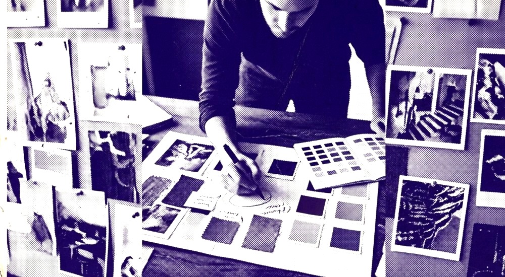 Prepress : un D.A. pour WordPress 8 1 août 2026 IA style — Un directeur artistique penché sur une g